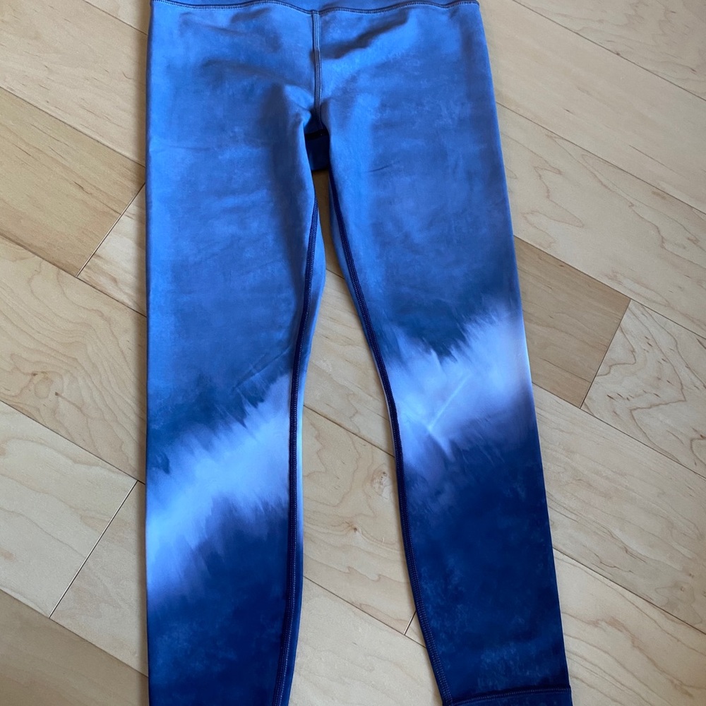 NWOT Elation Watercolor Stripe 7/8 Tight. Small